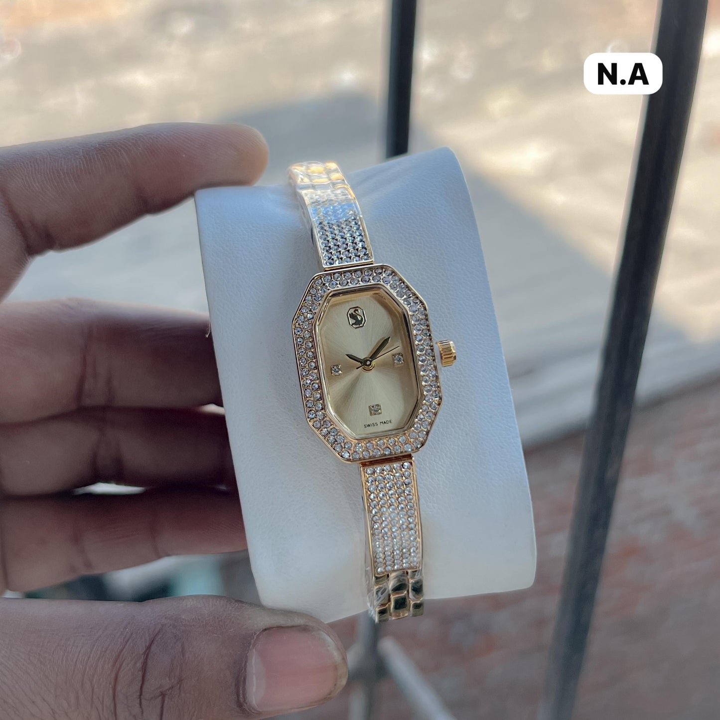 Elegnt Svarovski women’s watch featuring a rose gold