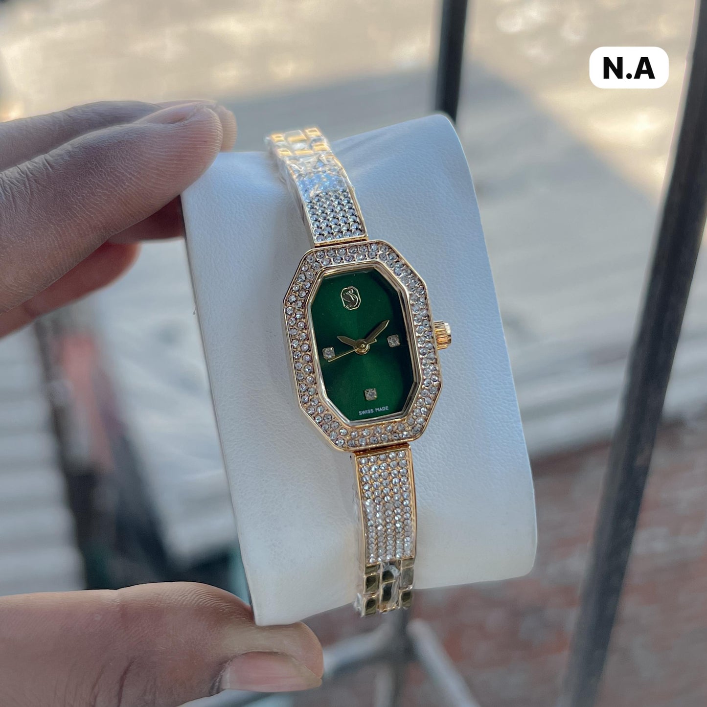 Elegnt Svarovski women’s watch featuring a rose gold