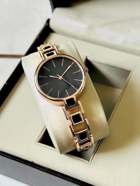 Luxury Black Dial Bracelet Watch for Women – Elegant Rose Gold Designer Watch