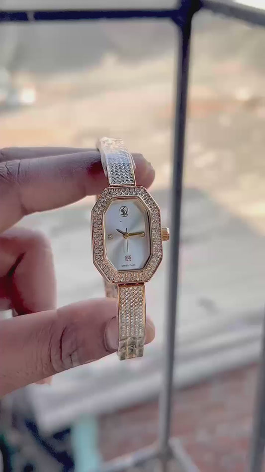 Elegnt Svarovski women’s watch featuring a rose gold